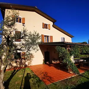Casa Ghirlanda Con Piscina E Campo Da Tennis Appartamento